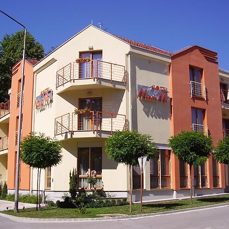 Hotel Mladimir ダルバル エクステリア 写真